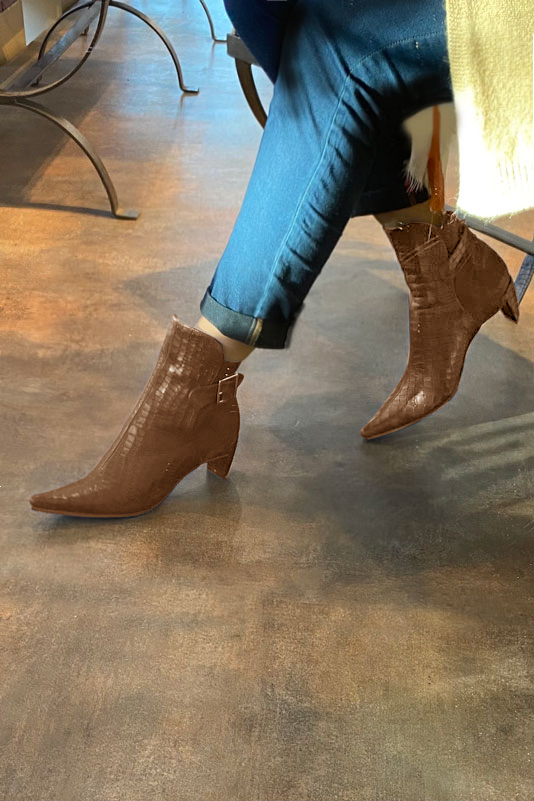 Caramel brown women's ankle boots with buckles at the back. Pointed toe. Medium comma heels. Worn view - Florence KOOIJMAN